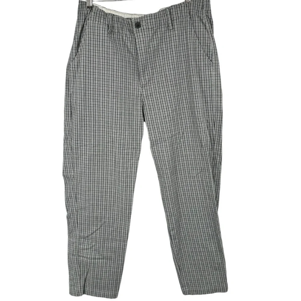 Levi’s chinos easy pant. Plaid size Large